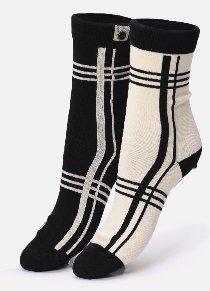 Asta | One pair, two colors