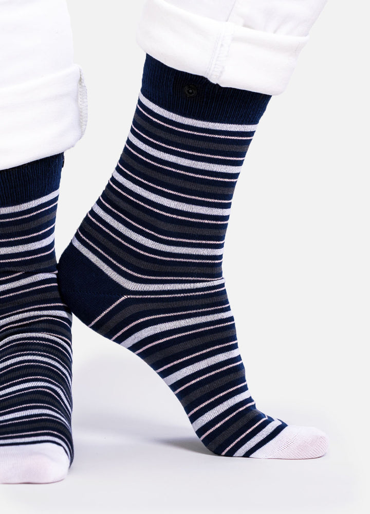 Leeba – organic cotton socks in navy stripes with smart button