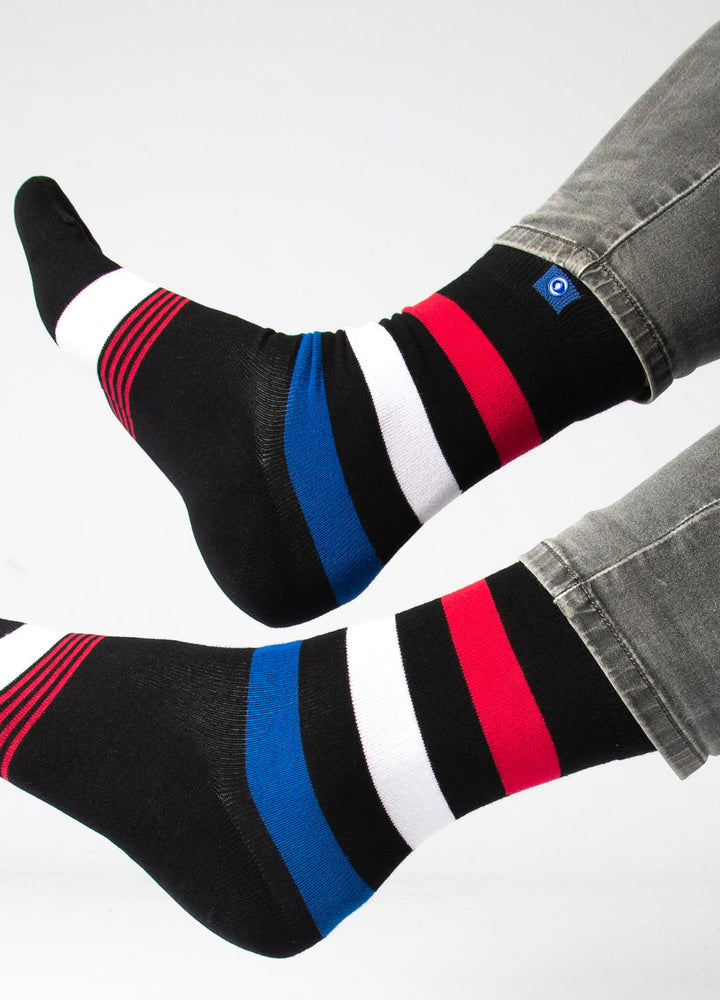 Sort strømpe med bredde striber 1