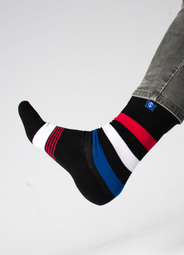 Sort strømpe med bredde striber tå