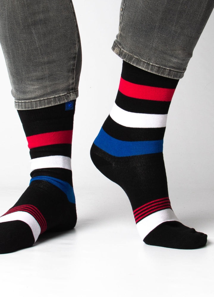 Sort strømpe med bredde striber 2