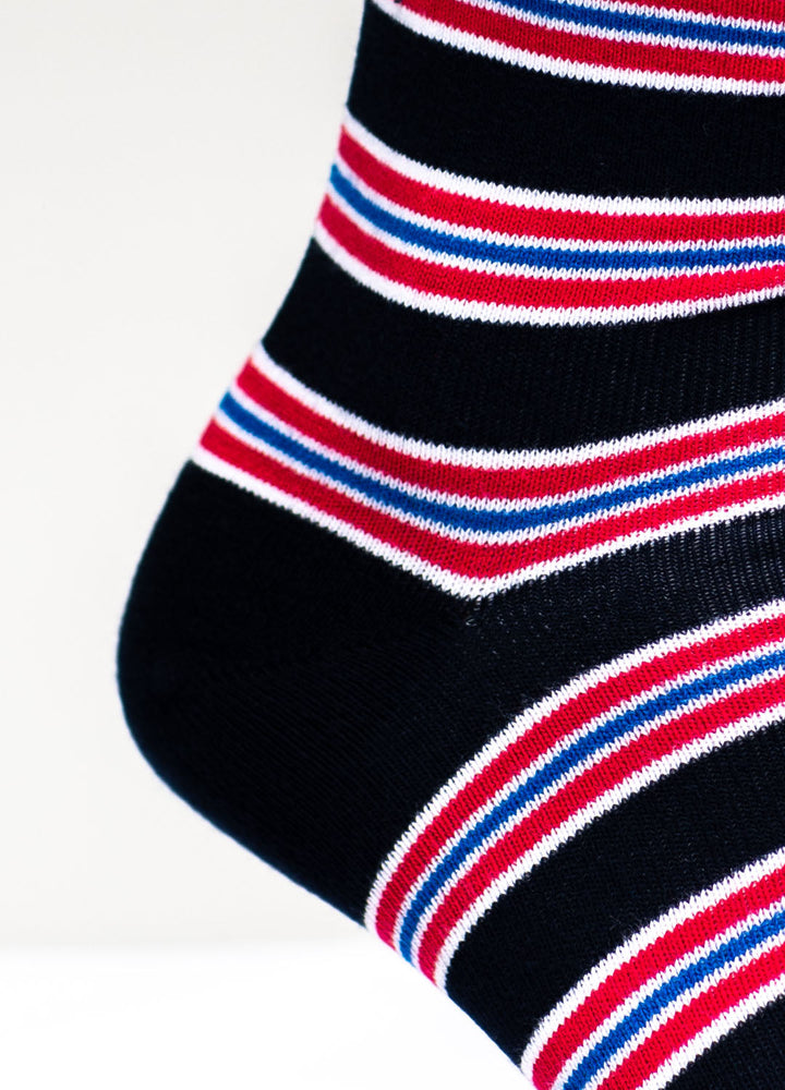 Sorte strømper med små striber 2