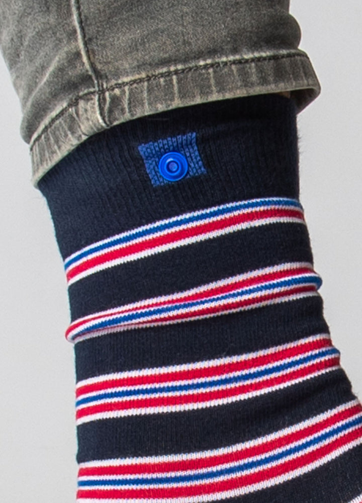 Sorte strømper med små striber knap