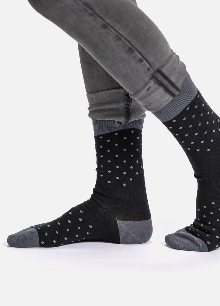 Mic| Black dotted design