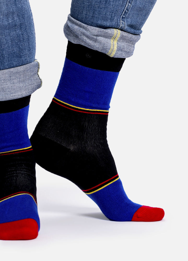 Shadoe bamboo socks with sporty design & smart button
