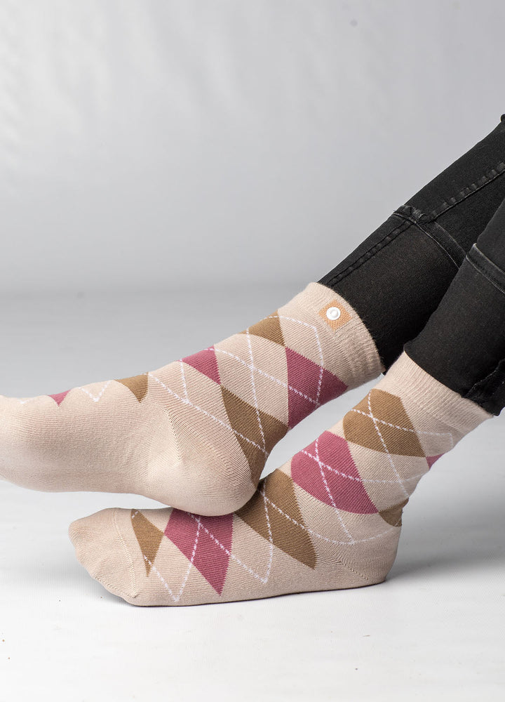 Sandfarvet ternet strømper 9